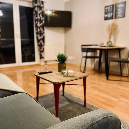 Saniertes Studio - Elisa - Mit Balkon, Wlan, Smart-Tv & Kueche In City-Naehe Erfurt Bagian luar foto