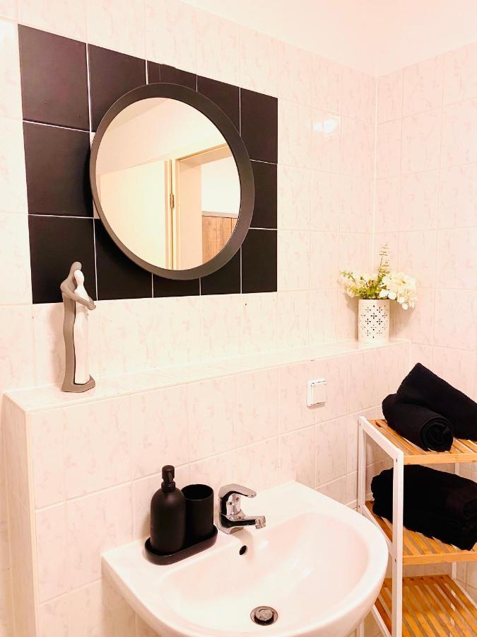 Saniertes Studio - Elisa - Mit Balkon, Wlan, Smart-Tv & Kueche In City-Naehe Erfurt Bagian luar foto
