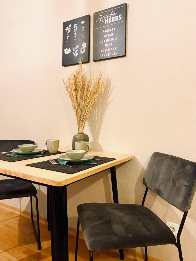 Saniertes Studio - Elisa - Mit Balkon, Wlan, Smart-Tv & Kueche In City-Naehe Erfurt Bagian luar foto