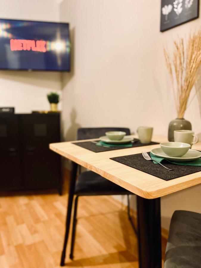 Saniertes Studio - Elisa - Mit Balkon, Wlan, Smart-Tv & Kueche In City-Naehe Erfurt Bagian luar foto